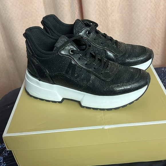 MICHAEL KORS - Muse Trainer - Picture 3 of 12